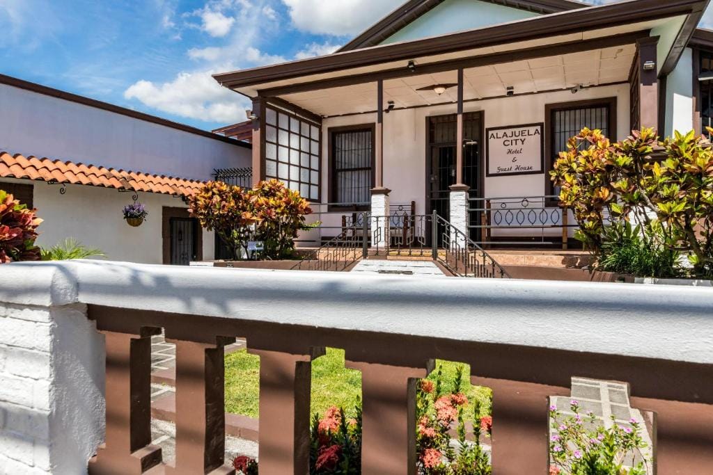 ALAJUELA CITY Hotel & Guest House — 1