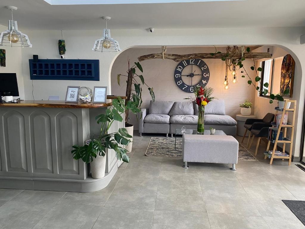 Berlor Airport Inn — 1
