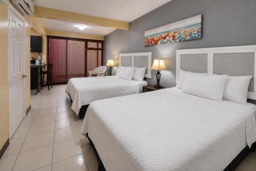 Hotel Bamboo Aeropuerto — 1