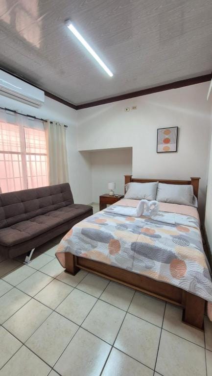 Velaz Guesthouse — 2
