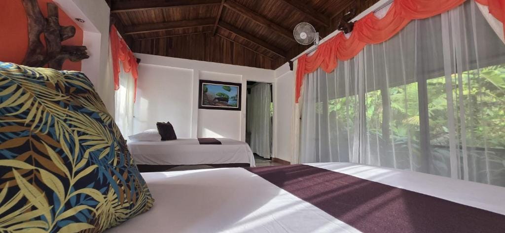 Hotel Catarata Río Celeste — 2