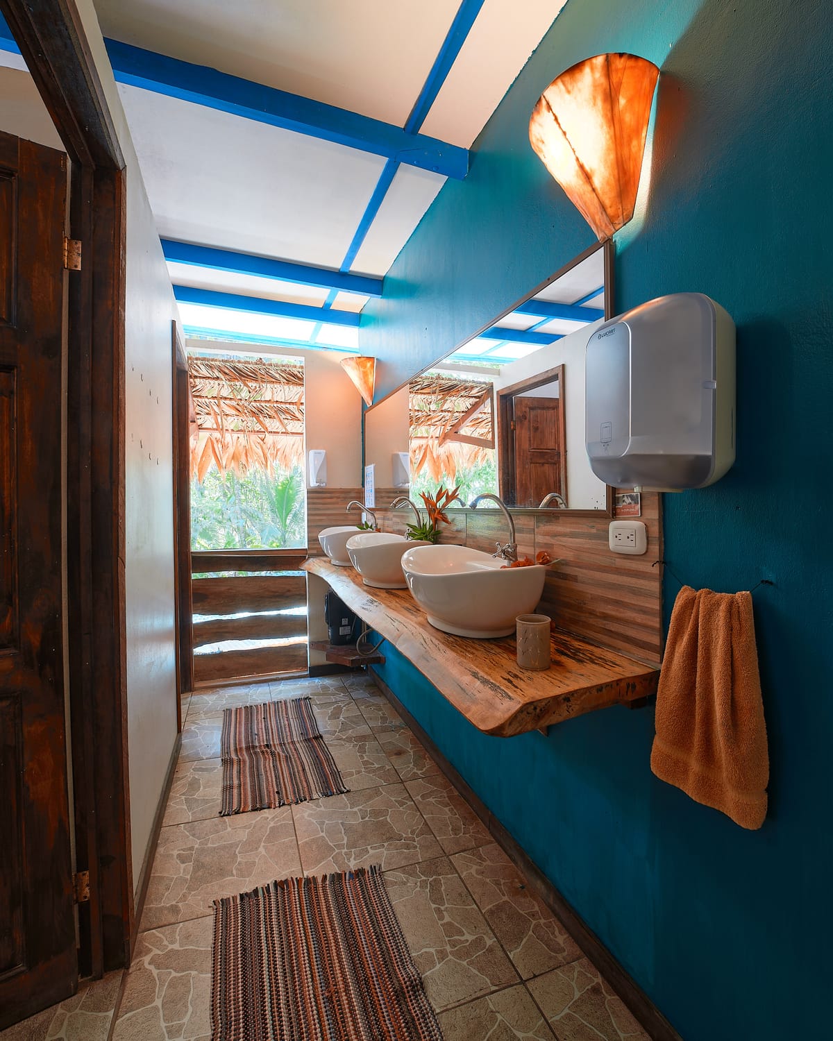 Playa 506 Beachfront Hostel & Ecolodge — 2