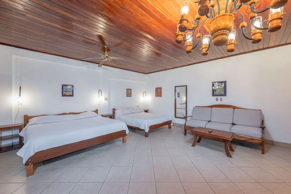 Hotel Costa Verde Inn — 4