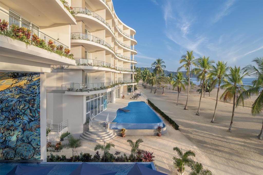 Clarita's Beach Bar & Resort, WorldHotels Elite — 1