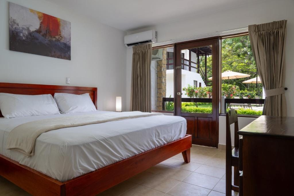 Fuego del Sol Beachfront Hotel — 2