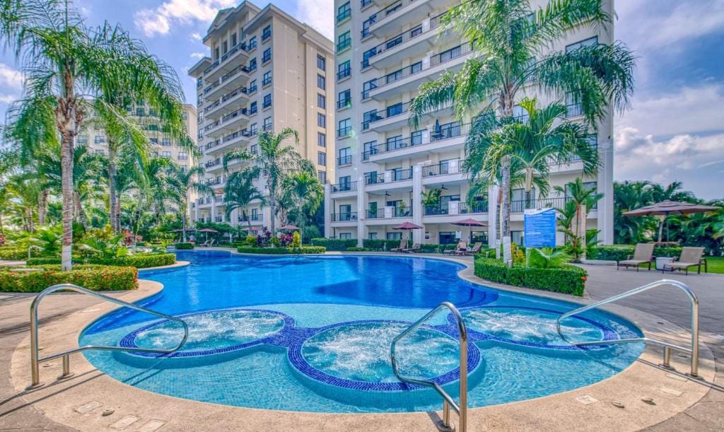 Jaco Bay 4903 Three bdrm Suite Spectacular Views Pool — 1