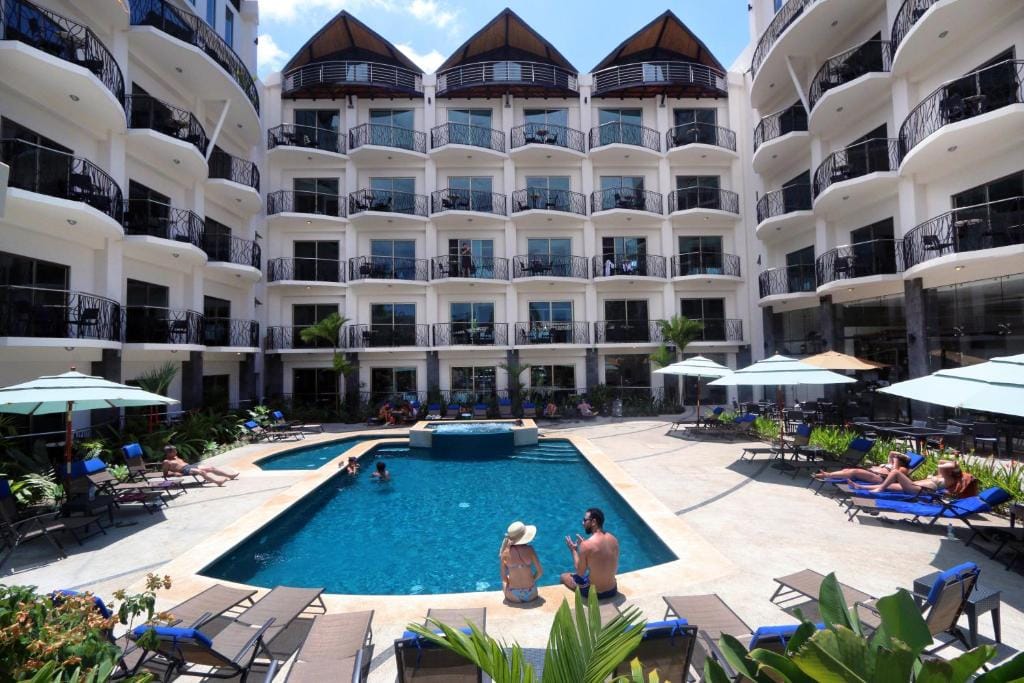 PACIFIC SUITES Boutique Hotel and Bistro — 1