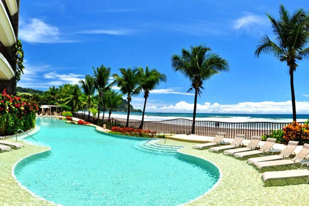 SecretJaco - Luxury Beach Front Penthouse with Pool & Jacuzzi — 1