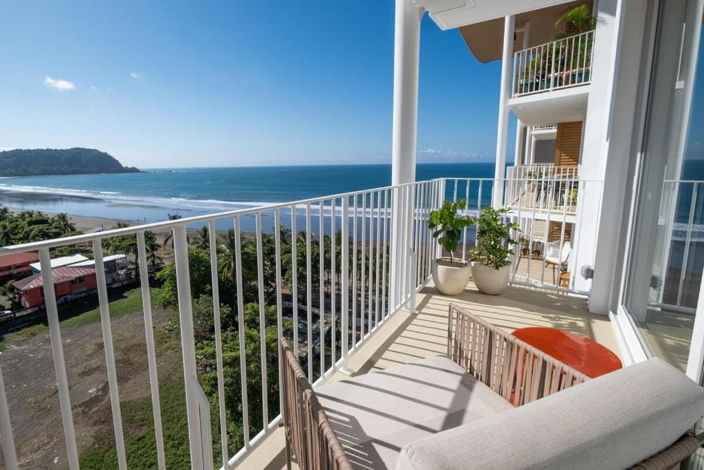 Stylish 1-BR Oceanfront Condo with Panoramic Views — 1