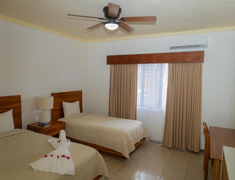 Hotel Las Espuelas, Bar & Restaurant — 2