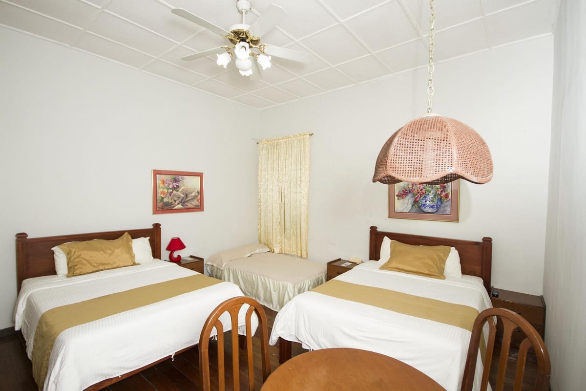 Hotel 1492 — 3