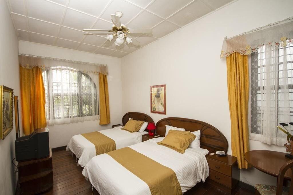 Hotel 1492 — 4