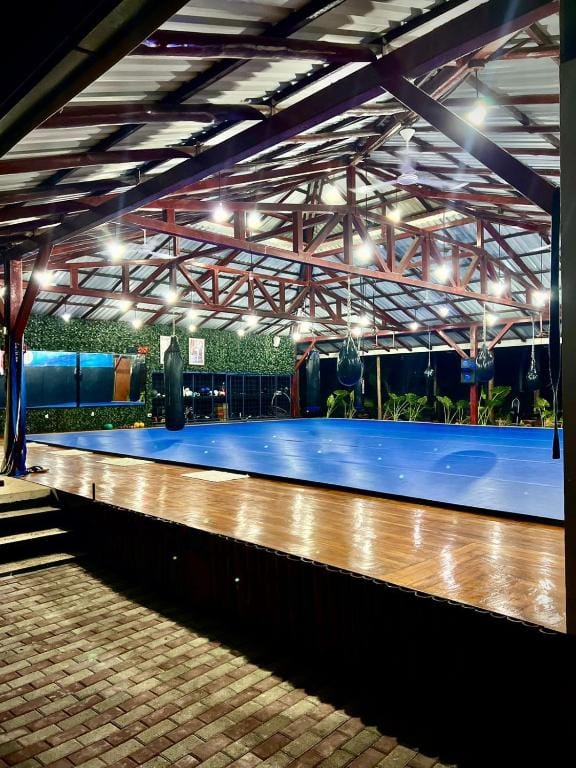Jungles Edge Hotel, Jiu Jitsu, Muay Thai Retreat Center
