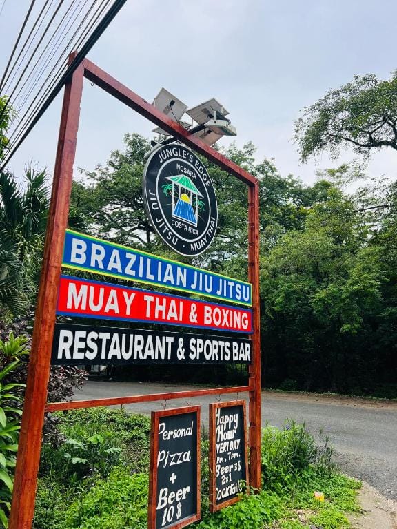 Jungles Edge Hotel, Jiu Jitsu, Muay Thai Retreat Center — 3