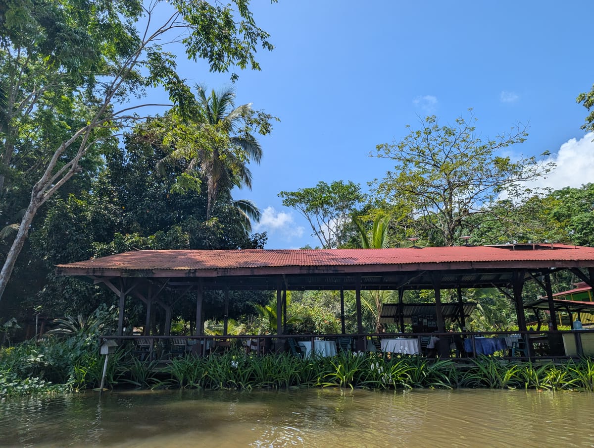 Lirio Lodge — 4