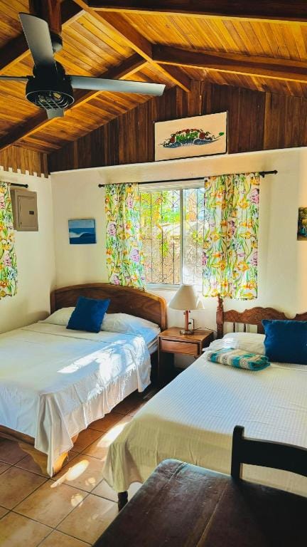 Mal Pais Surf Camp — 2